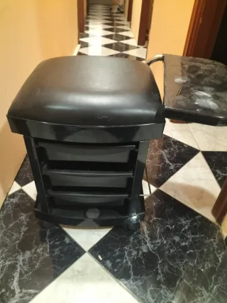 Taburete auxiliar pedicura con cajones