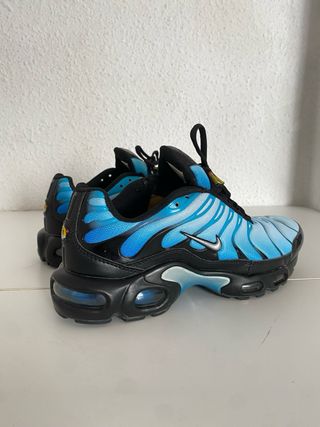 Zapatillas deportivas nuevas sin estrenar