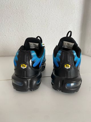 Zapatillas deportivas nuevas sin estrenar