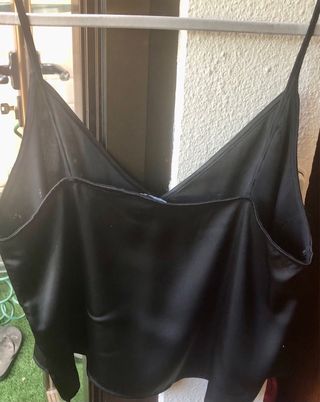 Camiseta Zara negra con pedrería