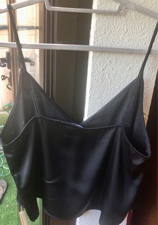 Camiseta Zara negra con pedrería