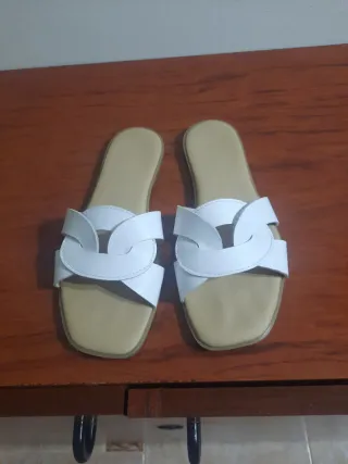 Sandalias planas blancas talla 35