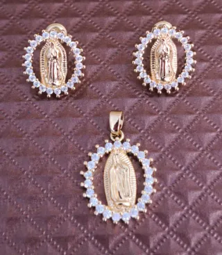 Conjunto bisutería Dije y Pendientes Virgen María
