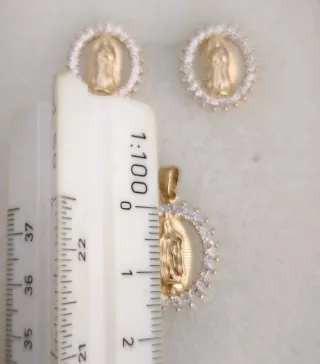 Conjunto bisutería Dije y Pendientes Virgen María