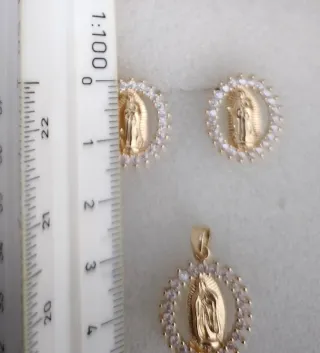 Conjunto bisutería Dije y Pendientes Virgen María