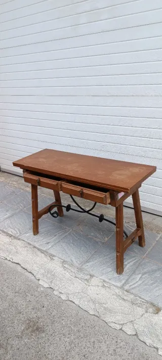 Alacena antigua con mesa plegable