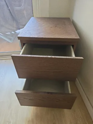 Mesita de noche de madera MALM IKEA