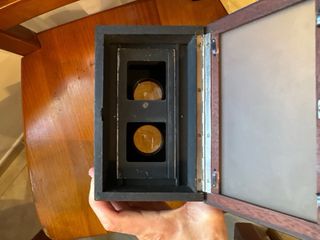 Antiguo estereoscopio de madera