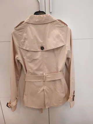 Trench Zara Basic corto Crema