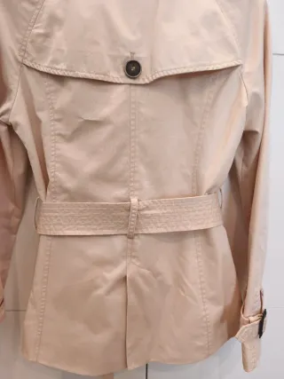 Trench Zara Basic corto Crema