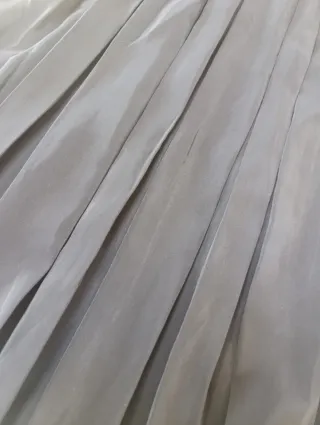 Falda midi plisada negra