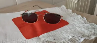 Gafas de sol ovaladas doradas