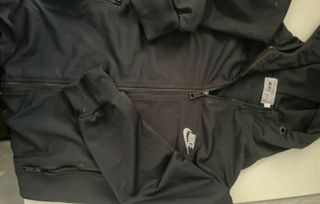 Chaqueta Nike con cremallera y capucha