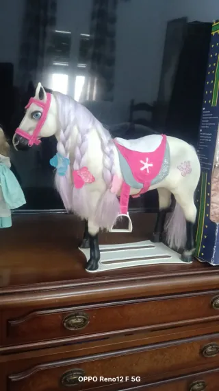 Lote Muñecas y Caballo