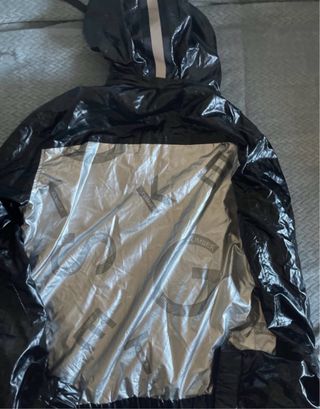 Sudadera SKEREES cremallera negra y plateada