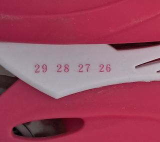 Patines en línea y 2 cascos infantiles