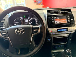 TOYOTA Land Cruiser 2.8 D4D GX 7 Plazas