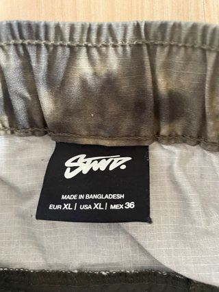 Bermudas camuflaje gris y verde como nuevas