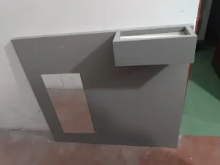 Pizarra pared casa blanca y gris