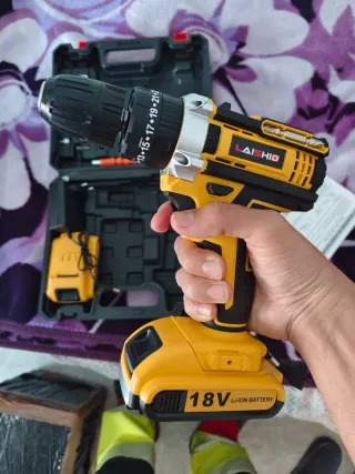 Taladro inalámbrico con 2 baterías y maletín