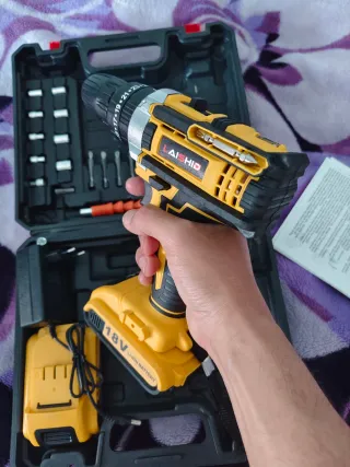 Taladro inalámbrico con 2 baterías y maletín