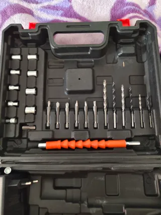 Taladro inalámbrico con 2 baterías y maletín