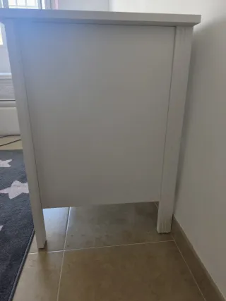 Escritorio infantil blanco con lejas