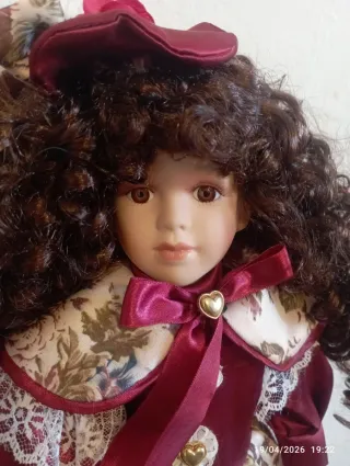 Muñeca de porcelana antigua
