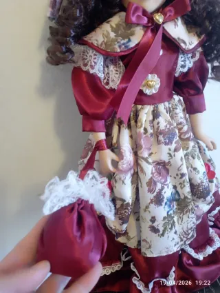 Muñeca de porcelana antigua