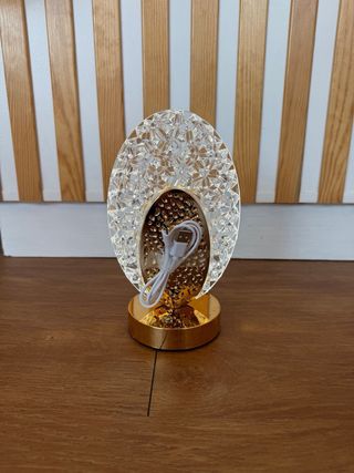 Lámpara de Mesa LED Ovalada Dorada