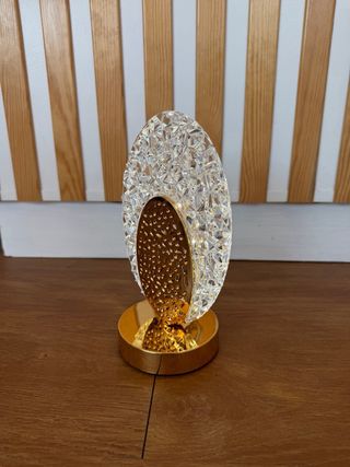 Lámpara de Mesa LED Ovalada Dorada