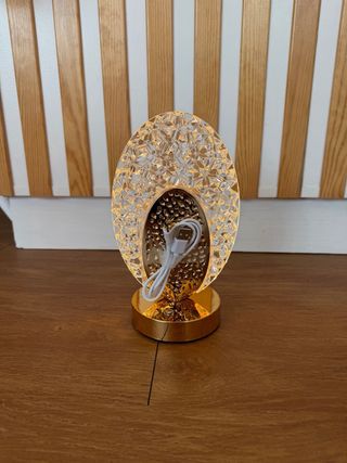 Lámpara de Mesa LED Ovalada Dorada