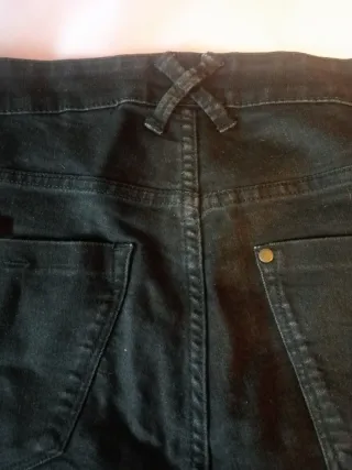 Pantalón corto negro con cordón