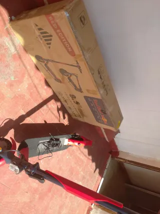 Patinete Eléctrico Red Bull