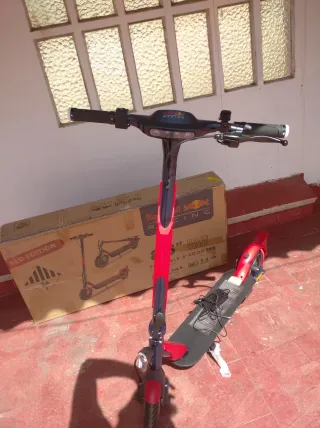 Patinete Eléctrico Red Bull