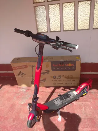 Patinete Eléctrico Red Bull