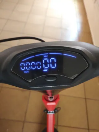 Patinete Eléctrico Red Bull