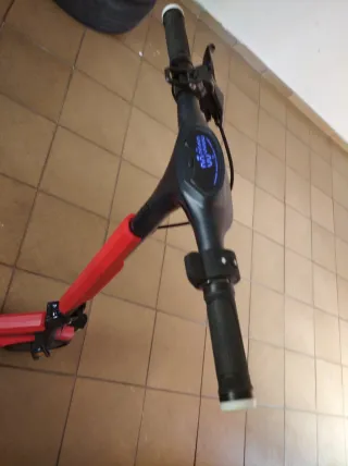 Patinete Eléctrico Red Bull