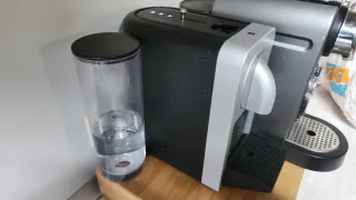 Cafetera nespresso Krups Prodigio. casi sin uso