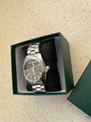 Reloj Negro y Plateado
