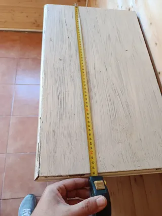 Cómoda vintage de madera blanca