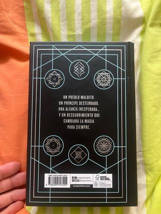 Elantris (edición limitada con cantos tintados)...
