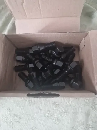 20 Tornillos Rueda Coche Negros