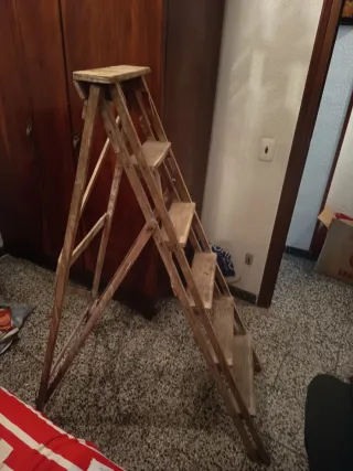 Escalera de madera antigua