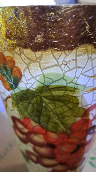 Vaso in vetro dipinto a mano con uva