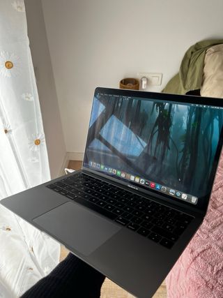 MacBook Air 13” Intel i5 8GB 256GB  Negociable