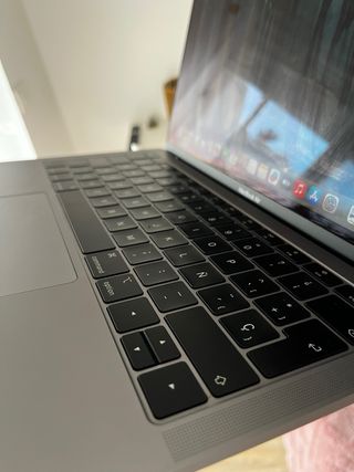 MacBook Air 13” Intel i5 8GB 256GB  Negociable