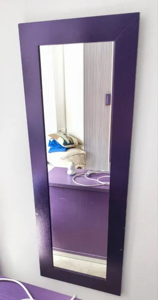 Espejo de pared morado
