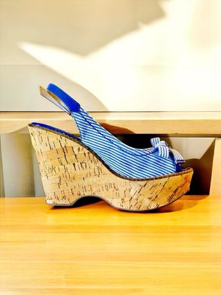 Sandalias cuña plataforma azul y blanco