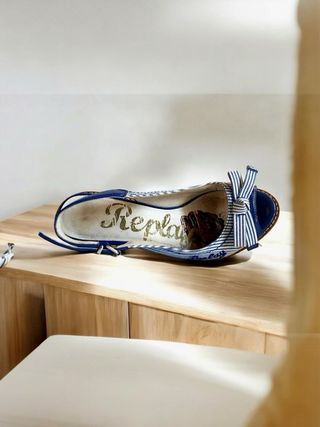 Sandalias cuña plataforma azul y blanco